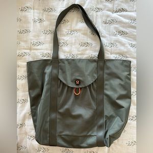 Lululemon tote bag